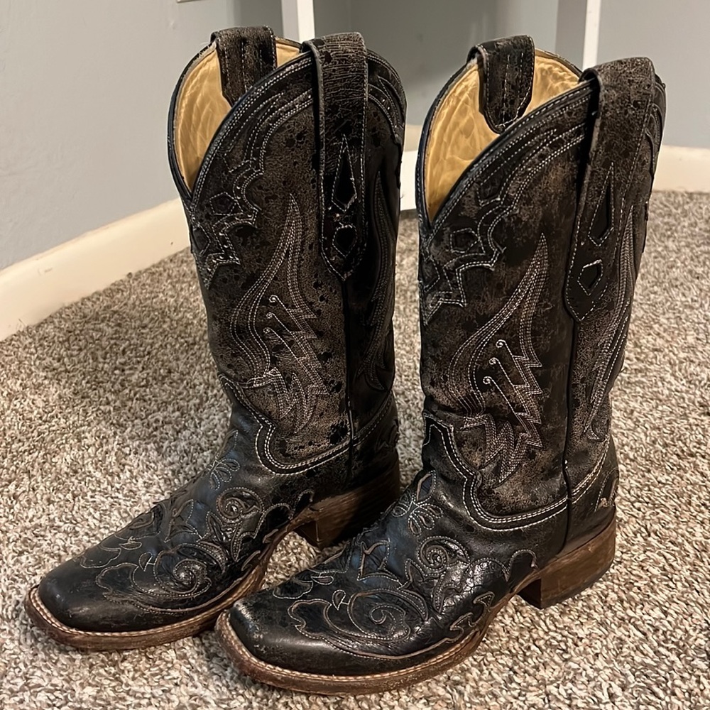 Corral distress black square toe boot